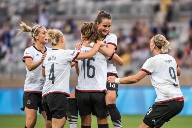 Germany's Sara Daebritz (2-R) celebrates with teammates after scoring against Canada during their Rio 2016 Olympic Games women's semifinal match at the Mineirao stadium in Belo Horizonte, Brazil, on August 16, 2016. / AFP / GUSTAVO ANDRADE (Photo credit should read GUSTAVO ANDRADE/AFP/Getty Images)