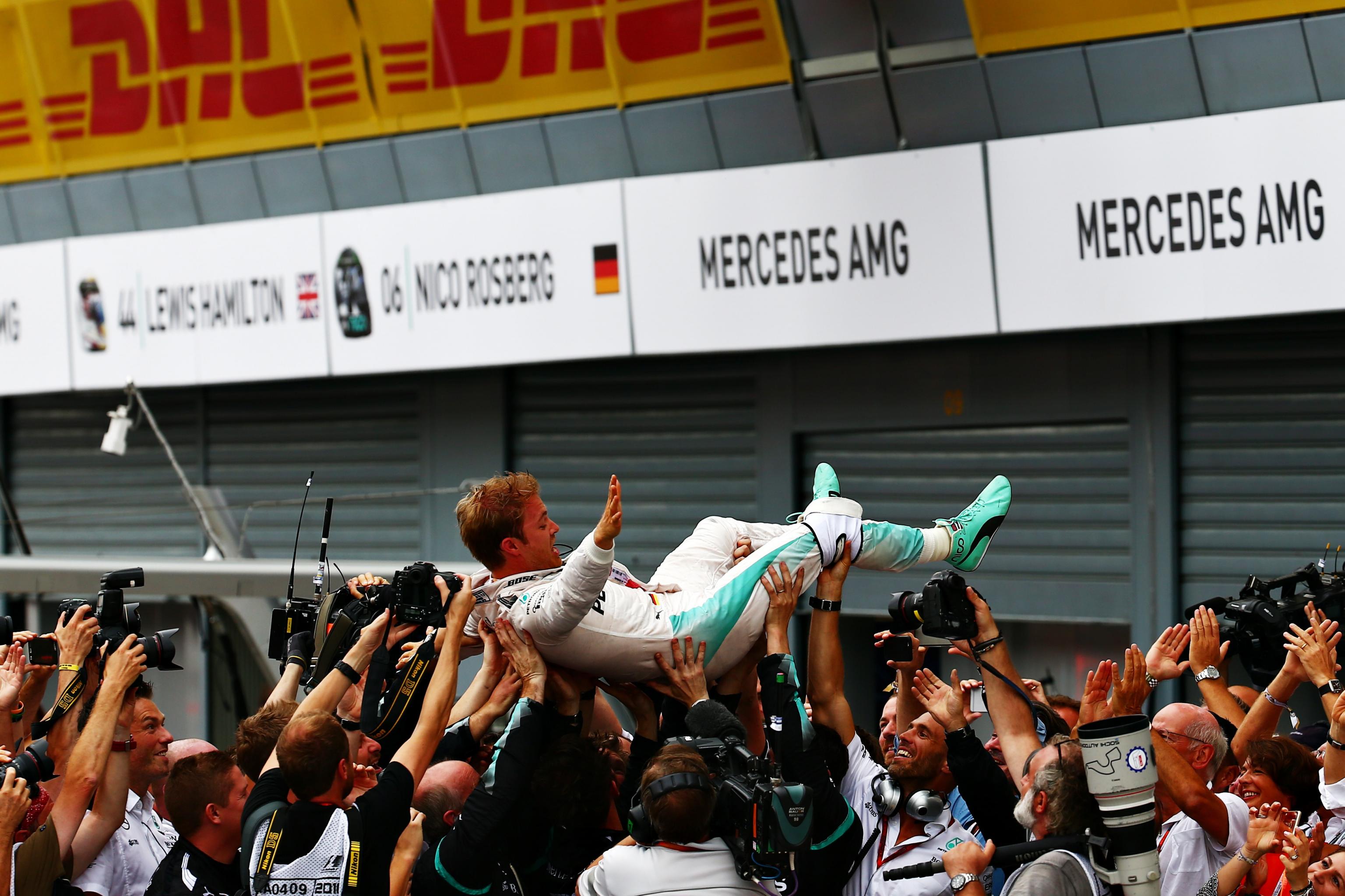 Hamilton victorious in Monza ahead of Rosberg