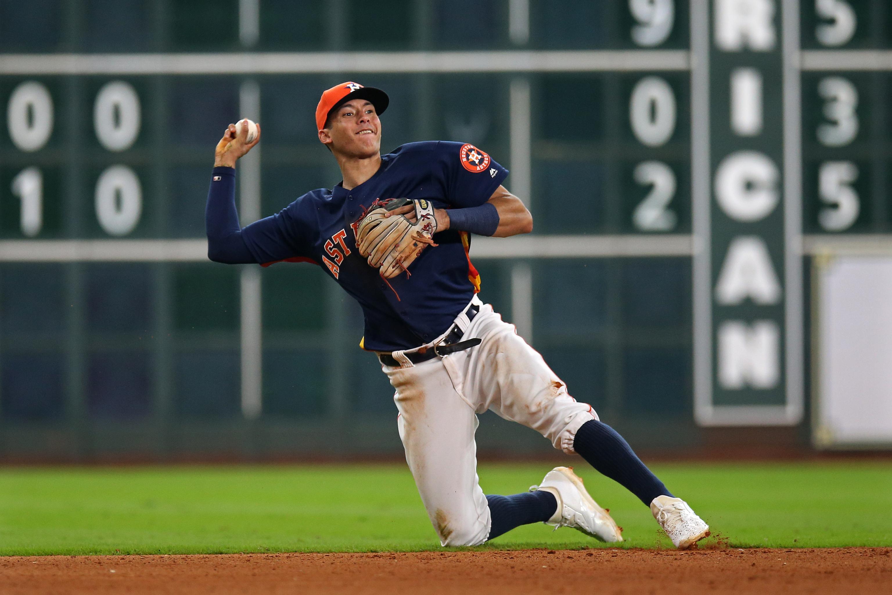 Astros' Marwin Gonzalez exits game with hand injury