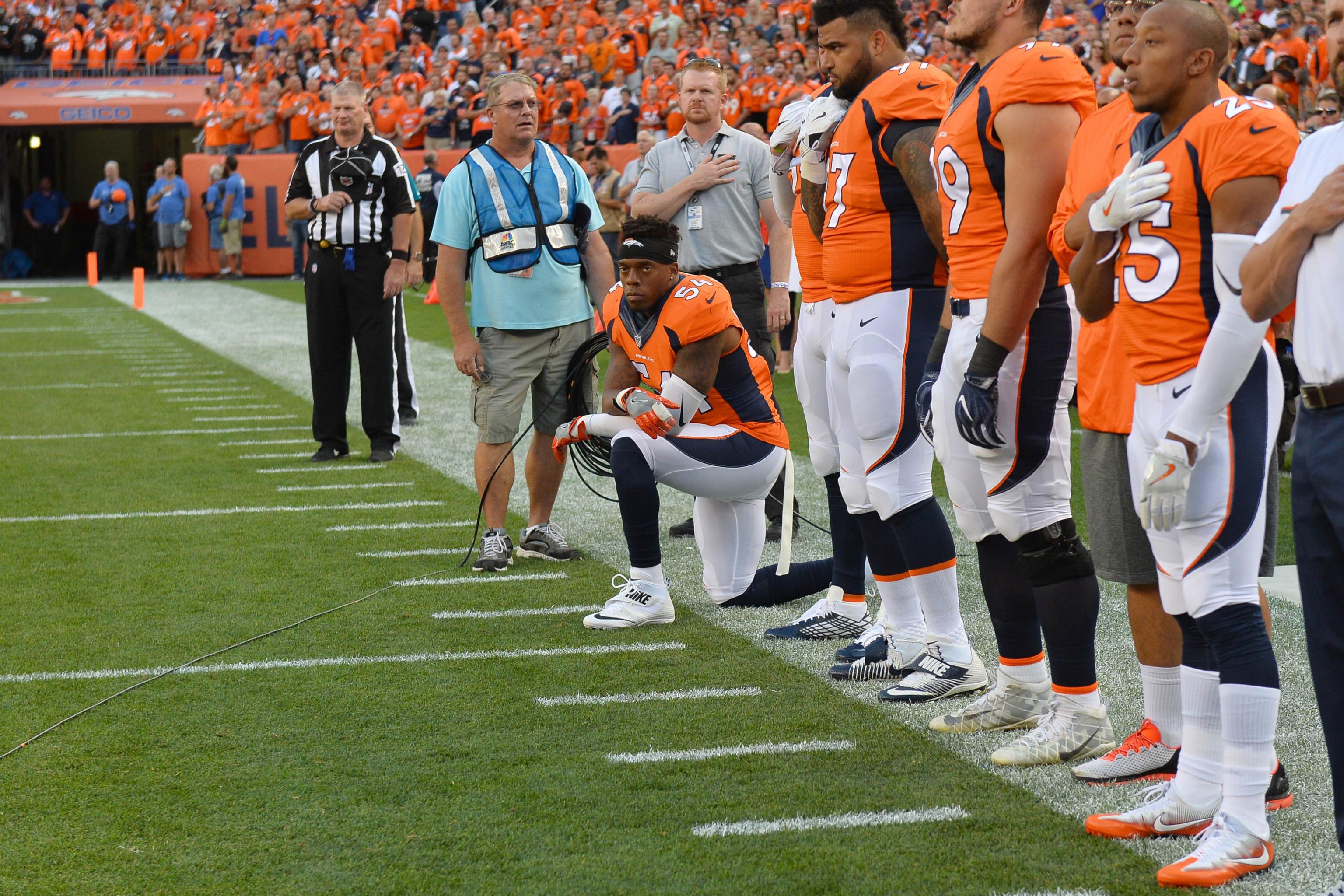 Broncos' Brandon Marshall Meets With Denver Police Chief Over Anthem Protest