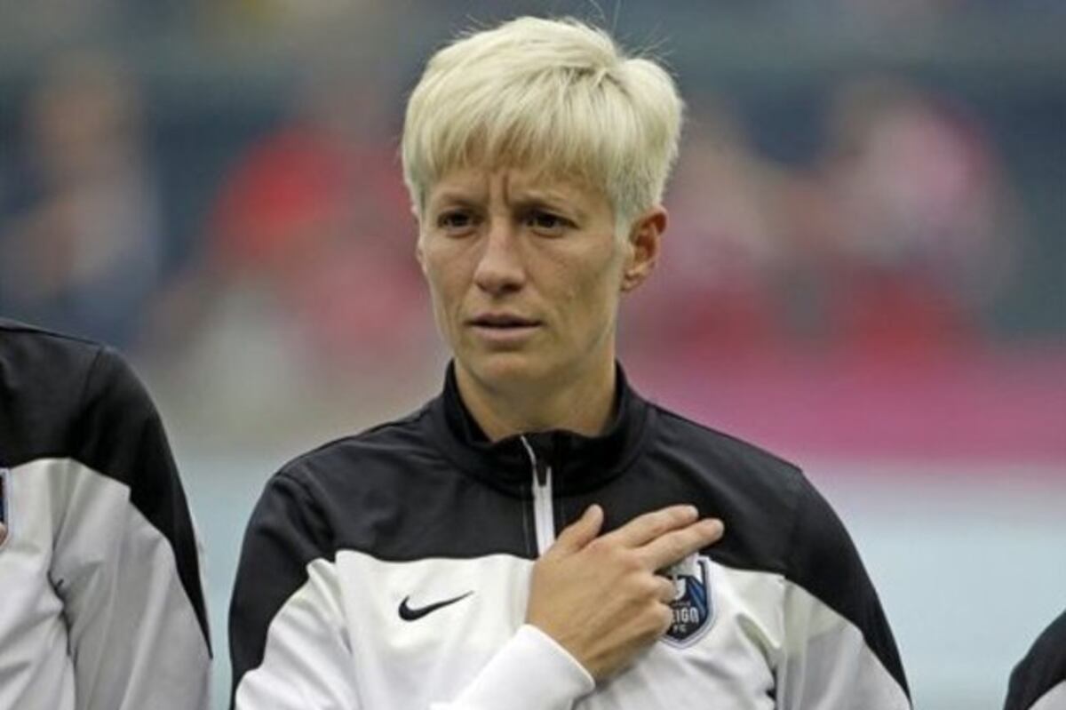 Megan Rapinoe Kneels During National Anthem Before
