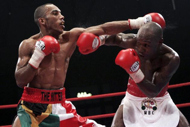LONDON - SEPTEMBER 15: Junior Witter (L) attacks DeMarcus Corley during the WBC light-welterweight fight on September 15, 2006 at Alexandra Palace in London, England. (Photo by John Gichigi/Getty Images)