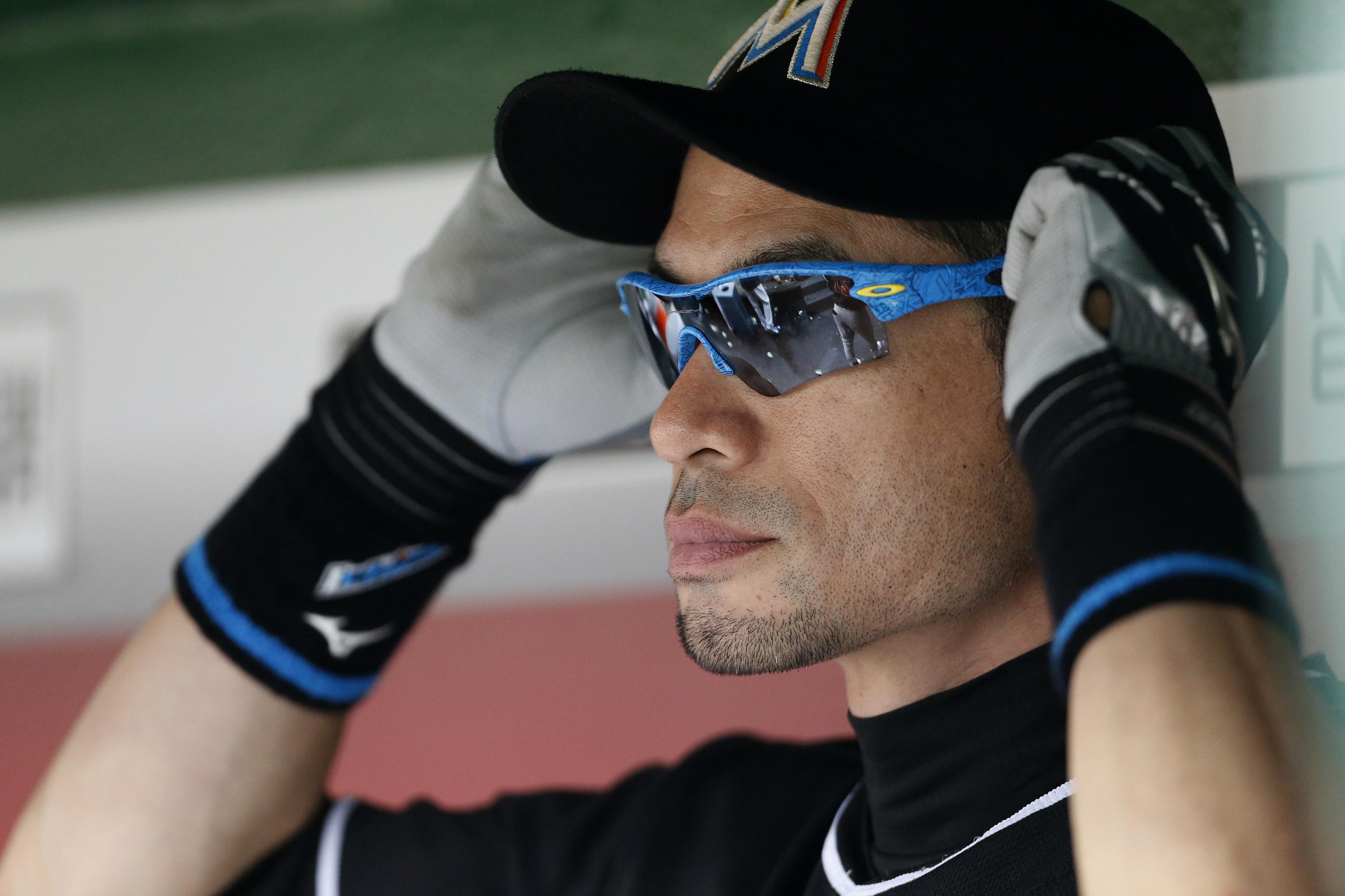 Marlins officially announce 1-year, $2 million deal with Ichiro