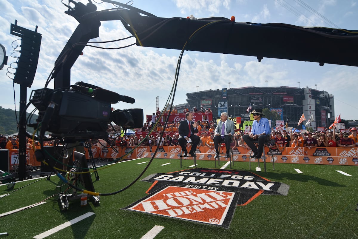 Best Signs from ESPN's 'College GameDay' from Week 6 in College Station