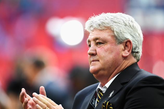 LONDON, ENGLAND - MAY 28:  Steve Bruce, manager of Hull City celebrates after the Sky Bet Championship Play Off Final match between Hull City and Sheffield Wednesday at Wembley Stadium on May 28, 2016 in London, England.  (Photo by Mike Hewitt/Getty Images)