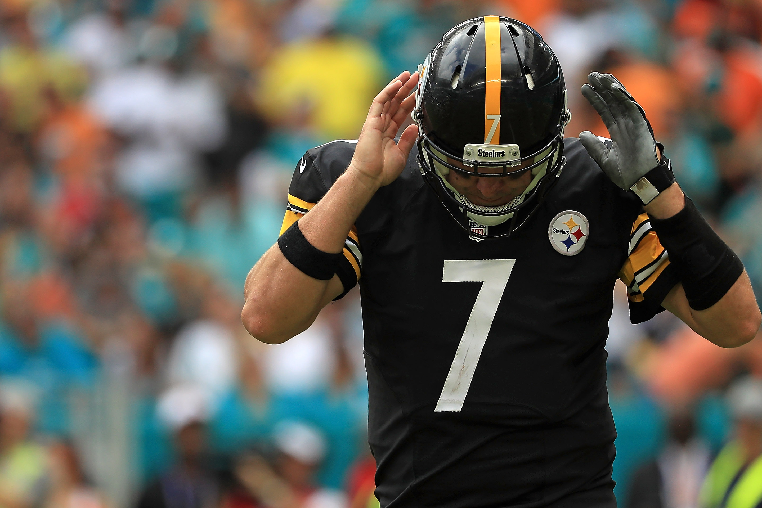 Watch: Titans pull pregame stunt on Steelers' logo