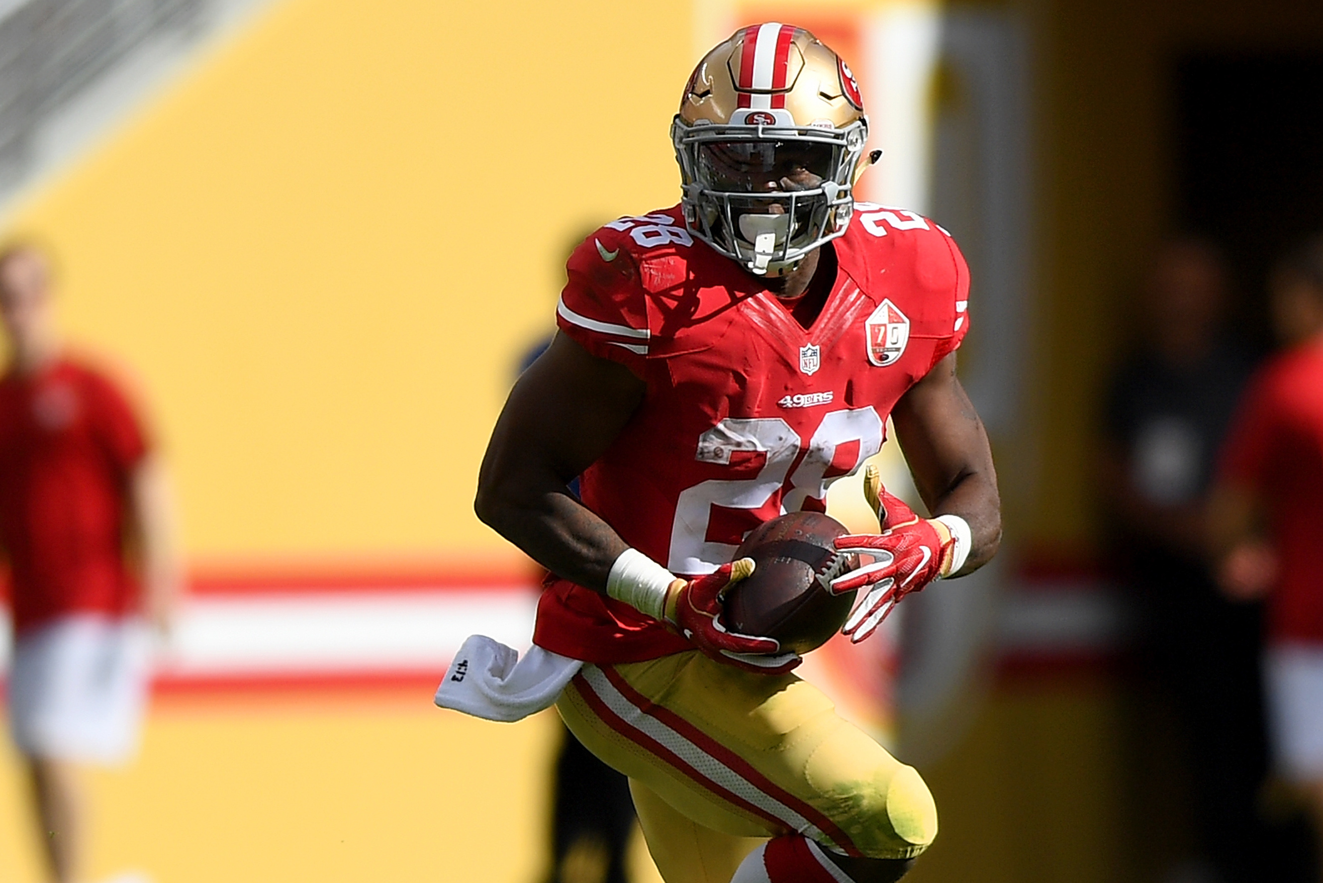 Carlos Hyde to miss finale for 49ers with knee injury