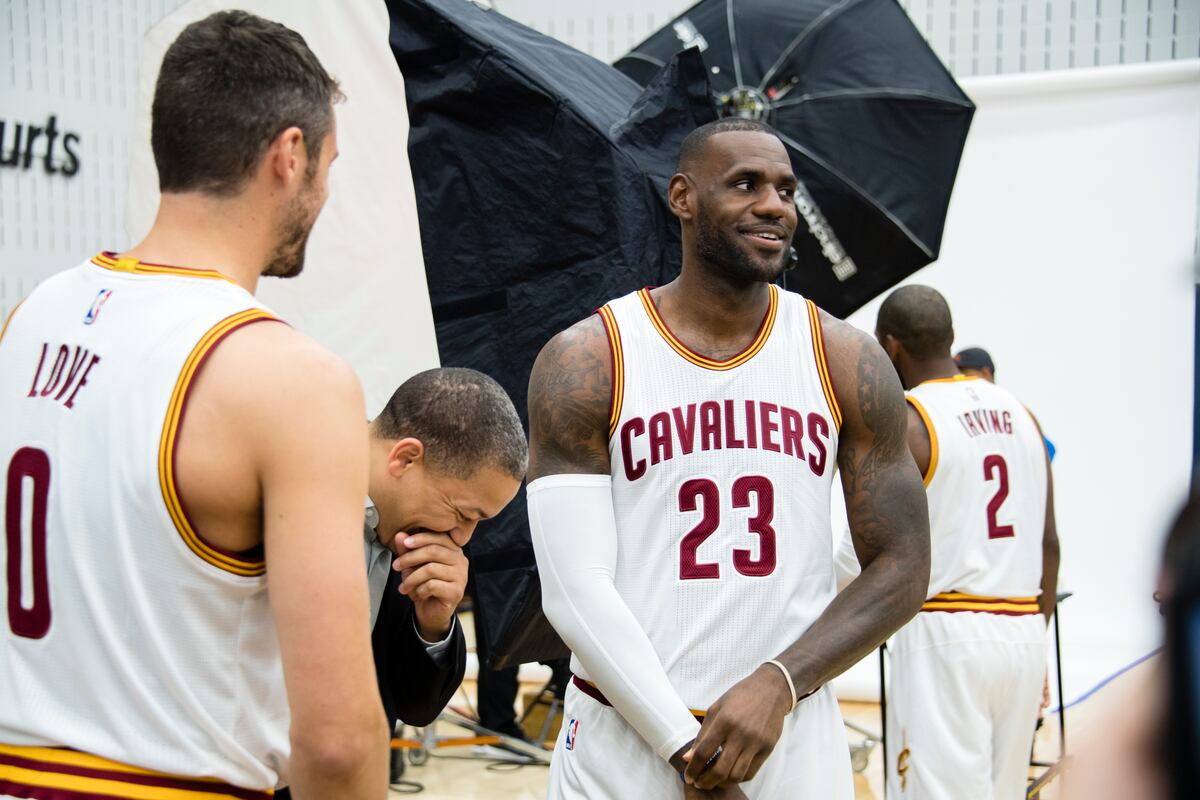 Lebron James Mocks Kevin Love S Shoes From 2006 Photo News Scores Lebron James Mocks Kevin Love S Shoes From 2006 Photo News Scores