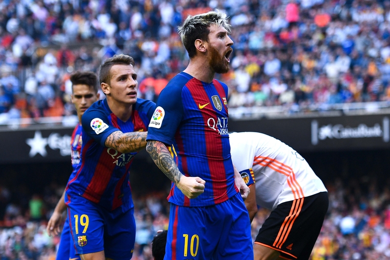Lionel Messi Appears to Curse at Valencia Fans Who Threw Objects at Barcelona