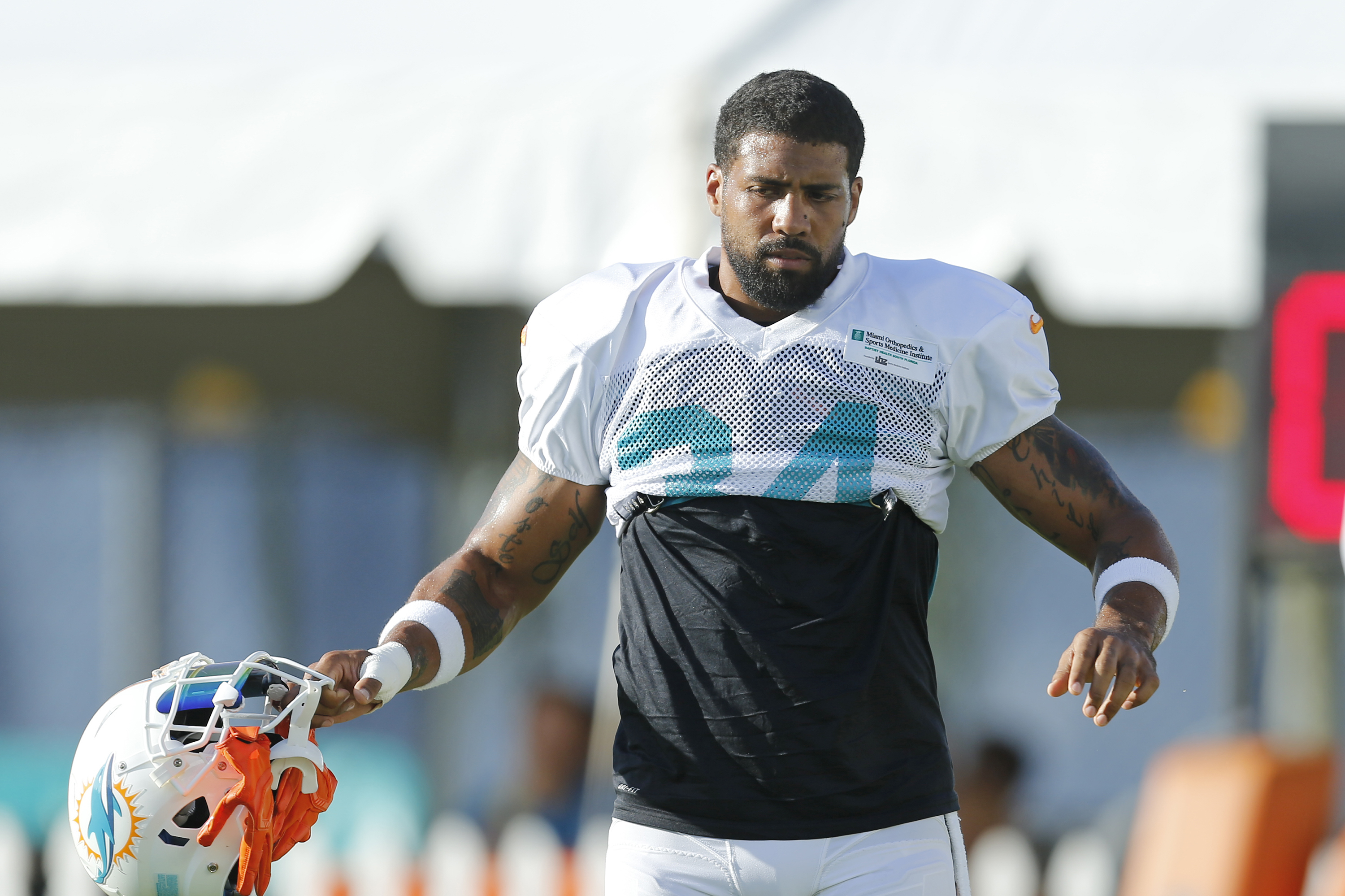 Arian Foster announces his retirement from the NFL