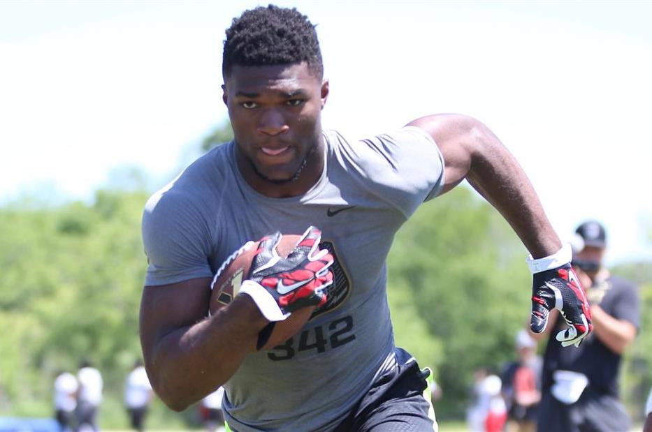 Alabama claims Mississippi's top junior Cam Akers