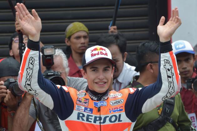 New MotoGP world champion Marc Marquez (C) of Spain waves to fans during a visit to Sentul in West Java on October 25, 2016.
Marquez claimed his third premier-class world crown with victory in Japan earlier this month. / AFP / ADEK BERRY        (Photo credit should read ADEK BERRY/AFP/Getty Images)