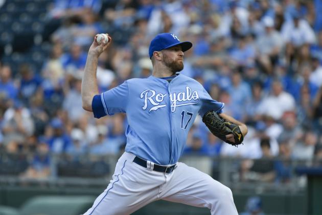 KANSAS CITY, MO - OCTOBER 2: Wade Davis #17 of the Kansas City Royals throws  against the Cleveland Indians at Kauffman Stadium on October 2, 2016 in Kansas City, Missouri. (Photo by Ed Zurga/Getty Images)