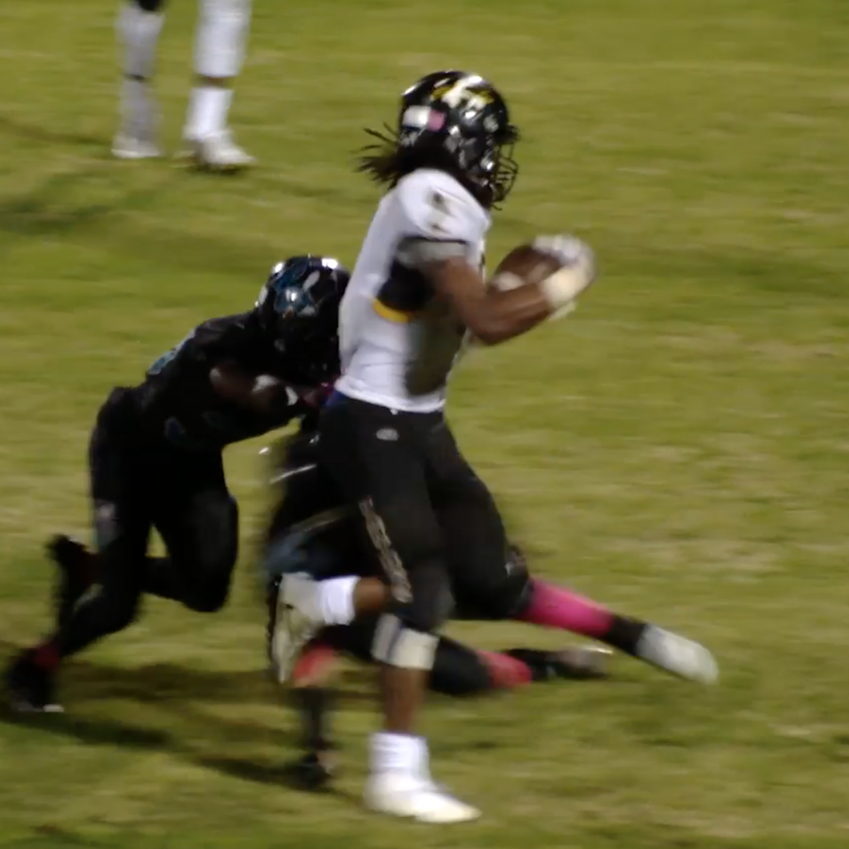 No. 1 2017 Recruit Najee Harris Hurdles over 2 Defenders on TD Run