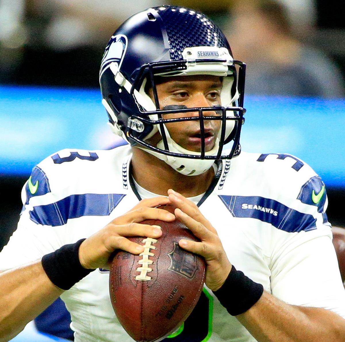 Rangers pick up QB Russell Wilson in Rule 5 draft