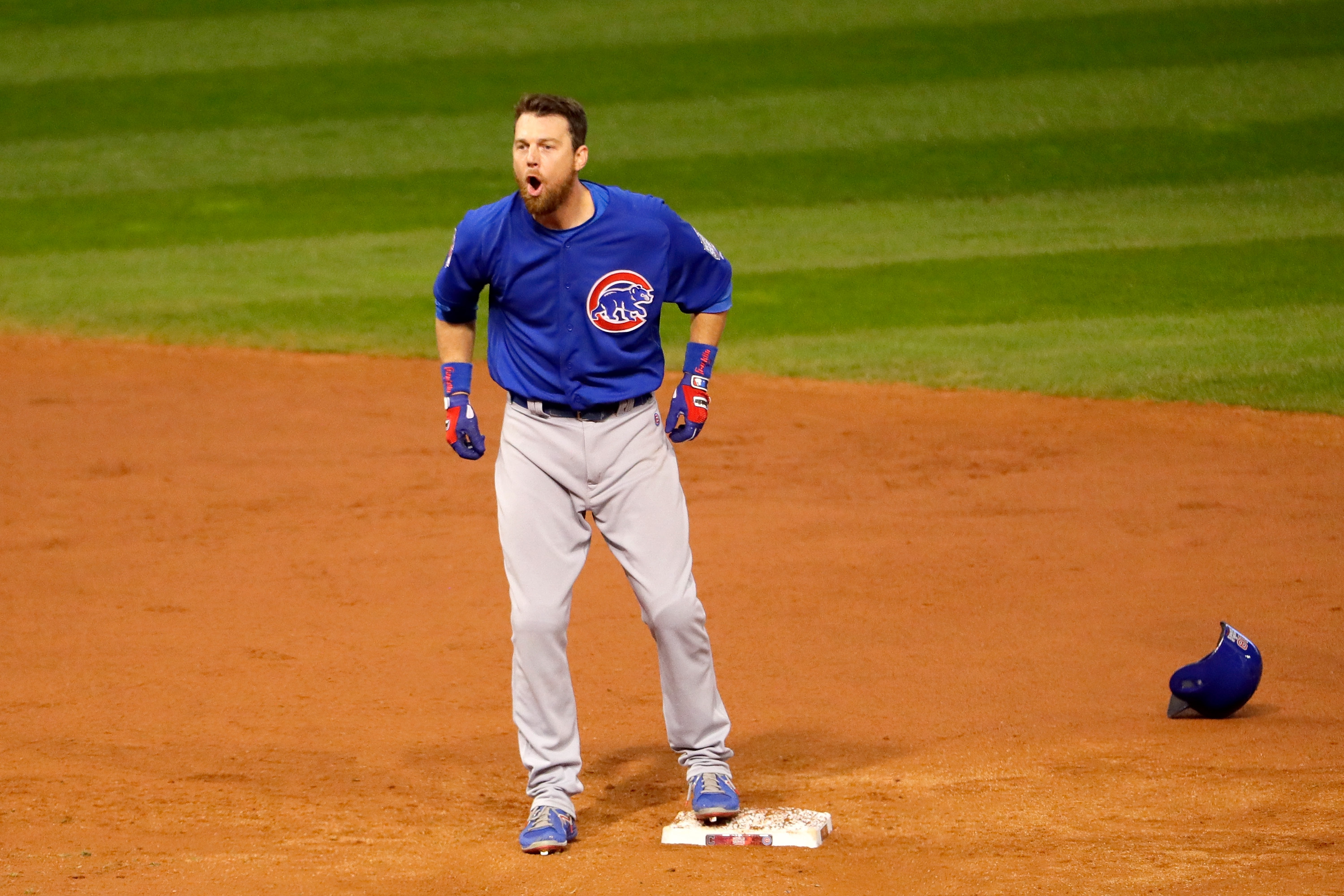 Ben Zobrist puttin' on the hits again for Cubs in the World Series
