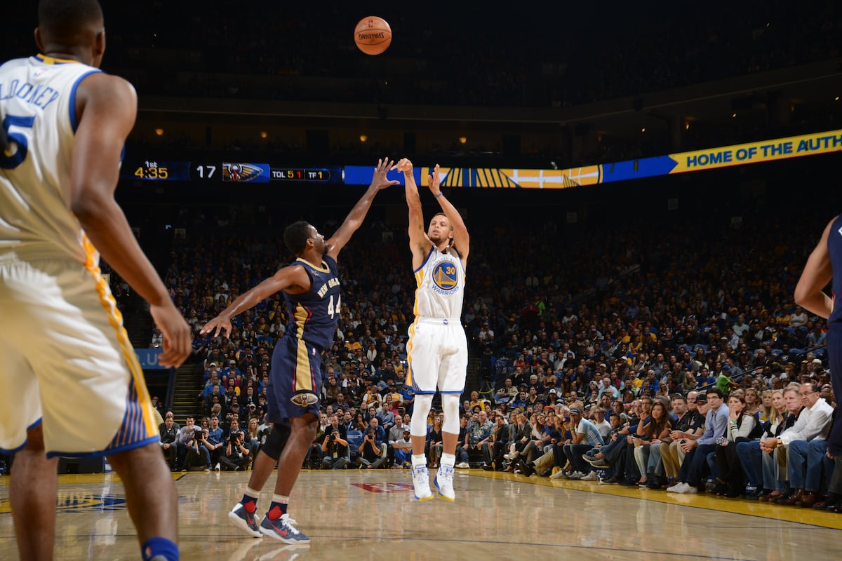 Stephen Curry Serves Up NBARecord 13 ThreePointers as Warriors Drop