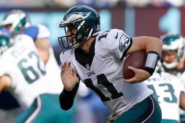 EAST RUTHERFORD, NJ - NOVEMBER 06:   Carson Wentz #11 of the Philadelphia Eagles runs the ball against the New York Giants during the first half of the game at MetLife Stadium on November 6, 2016 in East Rutherford, New Jersey.  (Photo by Jeff Zelevansky/Getty Images)