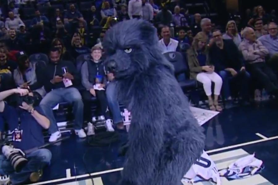 Grizzlies mascot 'bears it all,' dances to 'Pony,' officially the GOAT