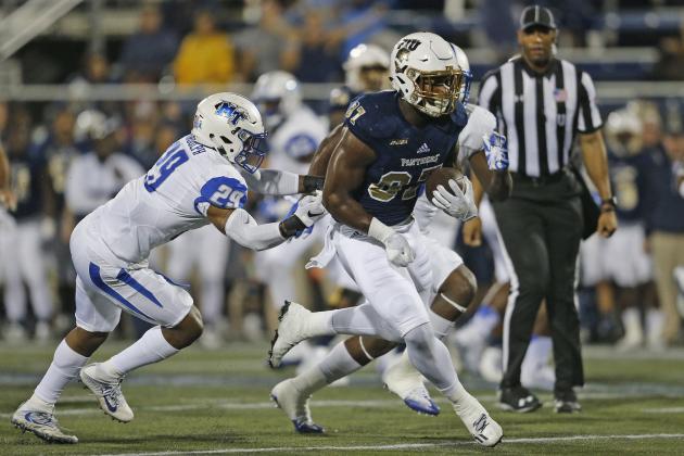MIAMI, FL - OCTOBER 29: Jonnu Smith #87 of the Florida International Golden Panthers runs for a touchdown past the attempted tackle by Darryl Randolph #29 of the Middle Tennessee Blue Raiders on October 29, 2016 at FIU Stadium in Miami, Florida. (Photo by Joel Auerbach/Getty Images)