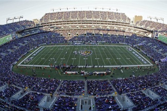 Baltimore Ravens Black Out M&T Bank Stadium for Introductions vs. Patriots  