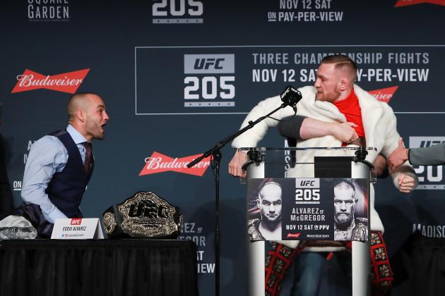 NEW YORK, NY - NOVEMBER 10:  UFC president Dana White seperates Conor McGregor and Eddie Alvarez during the UFC 205 press conference at The Theater at Madison Square Garden on November 10, 2016 in New York City.  (Photo by Michael Reaves/Getty Images)