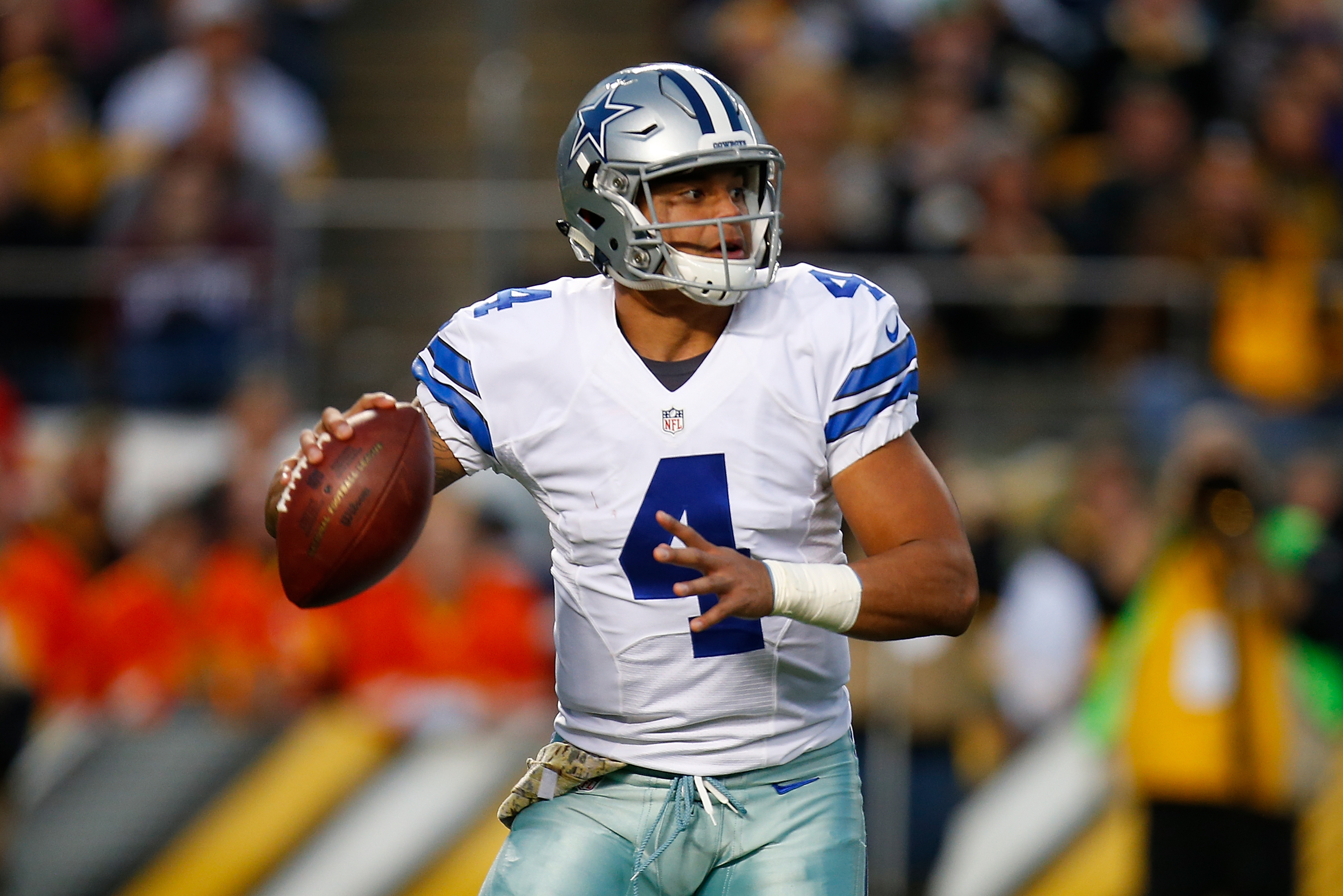 How Dak Prescott Addressed Controversial Jerry Jones Photo