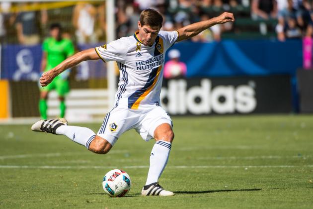 CARSON, CA - SEPTEMBER 25: Steven Gerrard #8 of Los Angeles Galaxy passes the ball during Los Angeles Galaxy's MLS match against Seattle Sounders at the StubHub Center on September 25, 2016 in Carson, California.  The Seattle Sounders won the match 4-2. (Photo by Shaun Clark/Getty Images)