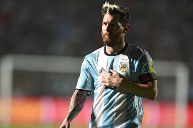 Argentina's Lionel Messi gestures during their 2018 FIFA World Cup qualifier football match against Colombia in San Juan, Argentina, on November 15, 2016. / AFP / EITAN ABRAMOVICH        (Photo credit should read EITAN ABRAMOVICH/AFP/Getty Images)