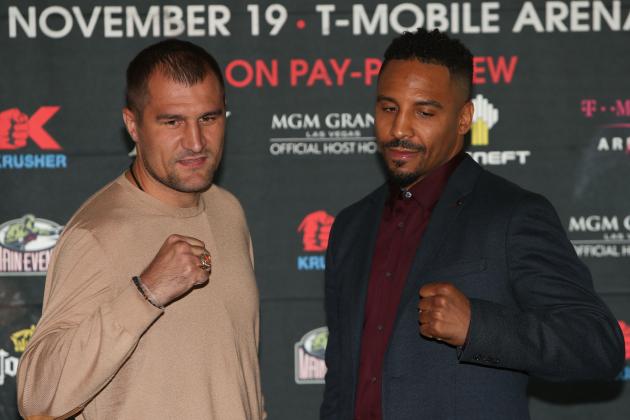 NEW YORK, NEW YORK - SEPTEMBER 06:  Sergey Kovalev (L) and Andre Ward (R) square up during the press conference for the Kovalev v Ward 'Pound for Pound' bout at Le Parker Meridien on September 6, 2016 in New York City.  (Photo by Michael Reaves/Getty Images)