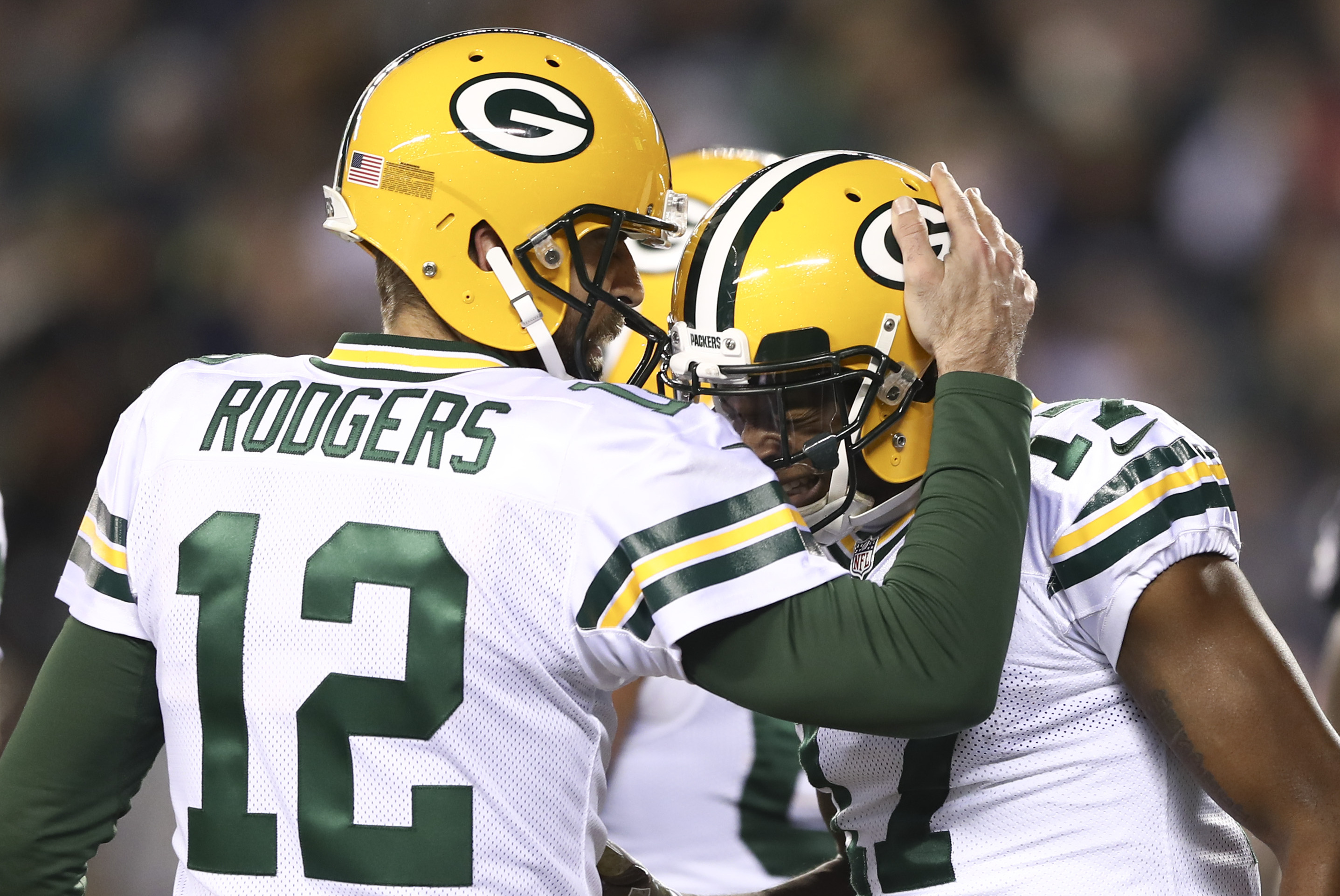 Aaron Rodgers throws for 313 yards as Packers beat the Eagles, 27