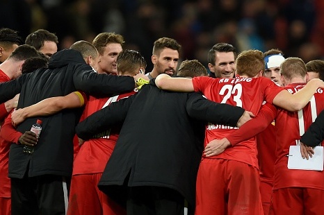 Leipzig´s head coach Ralph Hasenhuettl and his players react after the German first division Bundesliga football match of Bayer Leverkusen vs RB Leipzig in Leverkusen, western Germany, on November 18, 2016. / AFP / PATRIK STOLLARZ / RESTRICTIONS: DURING MATCH TIME: DFL RULES TO LIMIT THE ONLINE USAGE TO 15 PICTURES PER MATCH AND FORBID IMAGE SEQUENCES TO SIMULATE VIDEO. == RESTRICTED TO EDITORIAL USE == FOR FURTHER QUERIES PLEASE CONTACT DFL DIRECTLY AT + 49 69 650050
        (Photo credit should read PATRIK STOLLARZ/AFP/Getty Images)