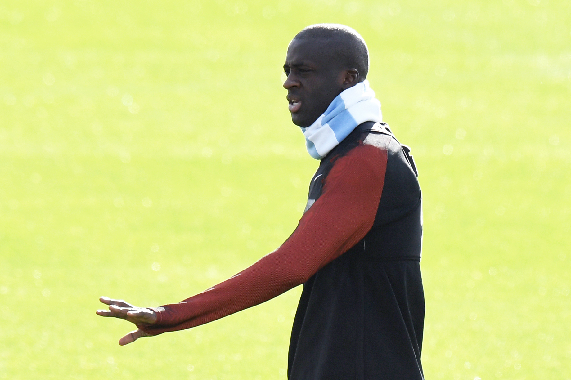 Yaya Toure transfer news: Manchester City midfielder would jump at