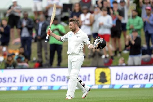 New Zealand’s Brendon McCullum salutes the crowd as he leaves the field for the last time for his team after being dismissed for 25 by Australia’s Josh Hazelwood on the third day of the second international cricket test match at Hagley Park Oval in Christchurch, New Zealand, Monday, Feb. 22, 2016. (Ross Setford/SNPA via AP) NEW ZEALAND OUT