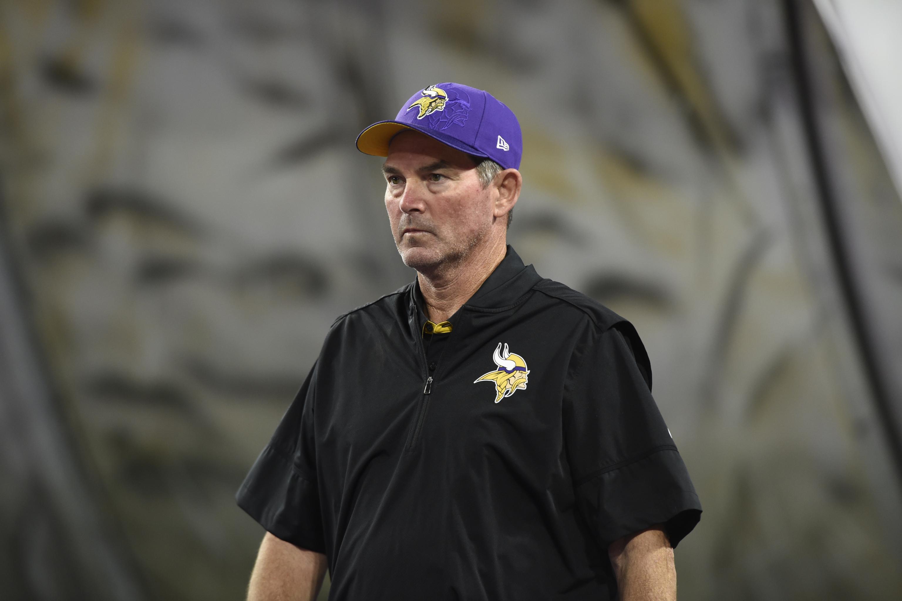 Mike Zimmer won't coach the Vikings against Dallas after emergency eye  surgery - Los Angeles Times
