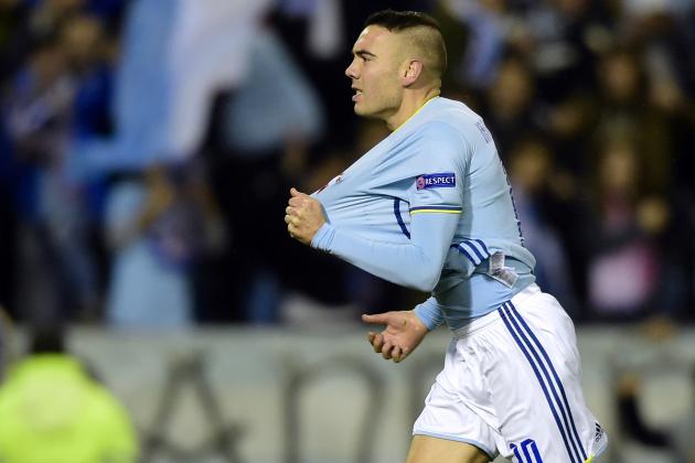 Celta Vigo's forward Iago Aspas celebrates after scoring a goal during the Europa League Group G football match RC Celta de Vigo vs R. Standard de Liege at the Balaidos stadium in Vigo on November 24, 2016. / AFP / MIGUEL RIOPA (Photo credit should read MIGUEL RIOPA/AFP/Getty Images)