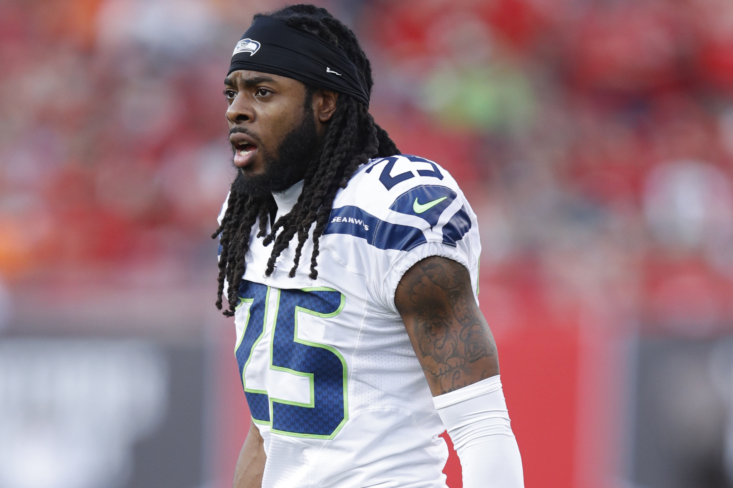 Seahawks' Richard Sherman, Compulsive Jersey Fixer - WSJ