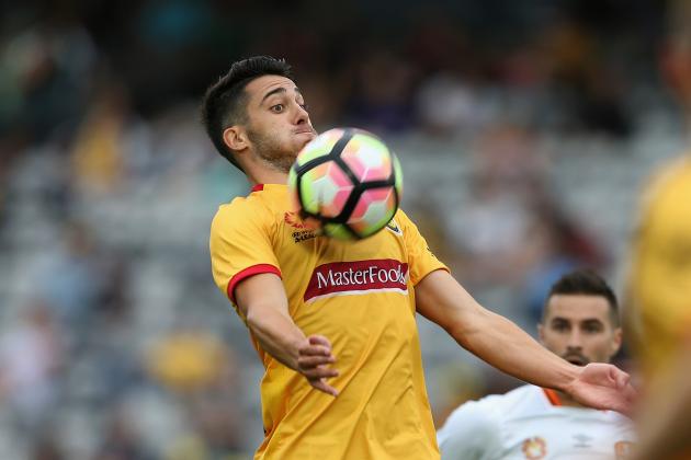 GOSFORD, AUSTRALIA - DECEMBER 18:  Harry Ascroft of the Mariners in action during the round 11 A-League match between the Central Coast Mariners and Brisbane Roar at Central Coast Stadium on December 18, 2016 in Gosford, Australia.  (Photo by Ashley Feder/Getty Images)