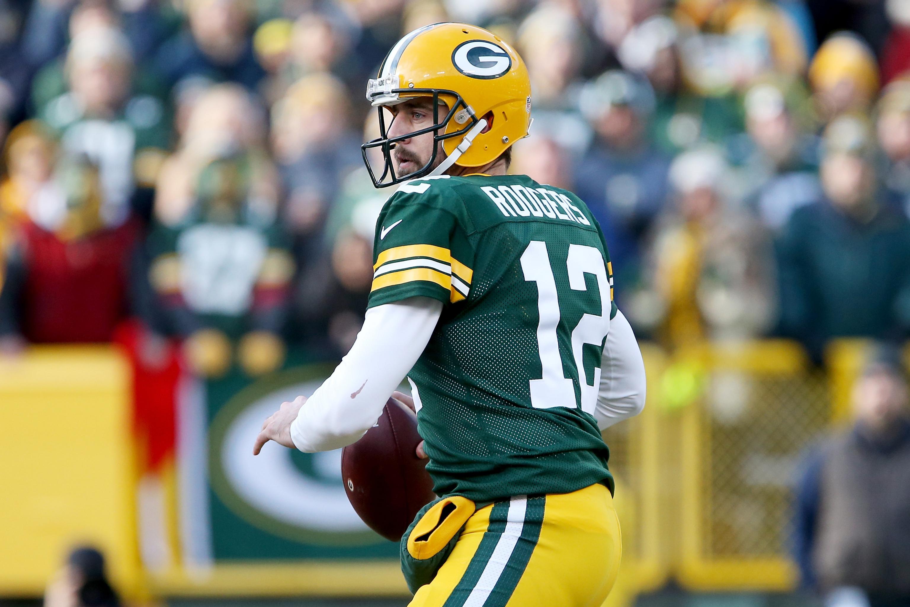 Packers continue their playoff push as they host the rival Vikings