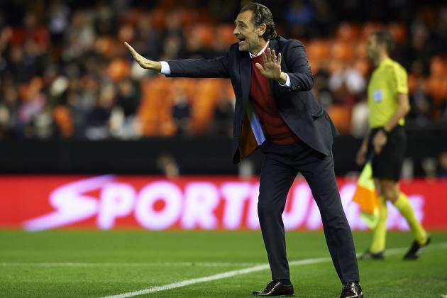 VALENCIA, SPAIN - DECEMBER 21:  Valencia CF manager Cesare Prandelli gives instructions during the Copa del Rey Round of 16 match between Valencia CF and CD Leganes at Estadio Mestalla on December 21, 2016 in Valencia, Spain.  (Photo by Manuel Queimadelos Alonso/Getty Images)