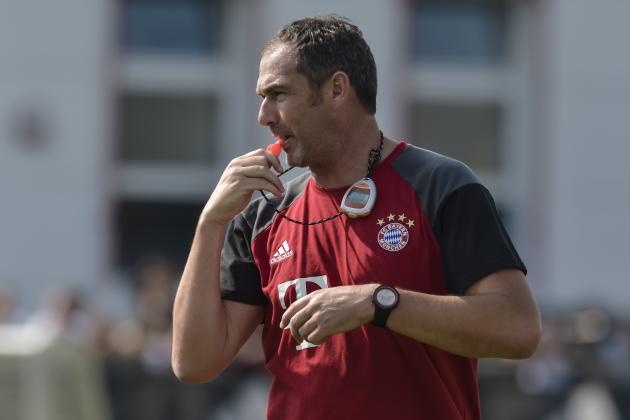 Bayern Munich's assistent coach Paul Clement in action at the club's training area in the southern German city of Munich on July 11, 2016. / AFP / GUENTER SCHIFFMANN (Photo credit should read GUENTER SCHIFFMANN/AFP/Getty Images)
