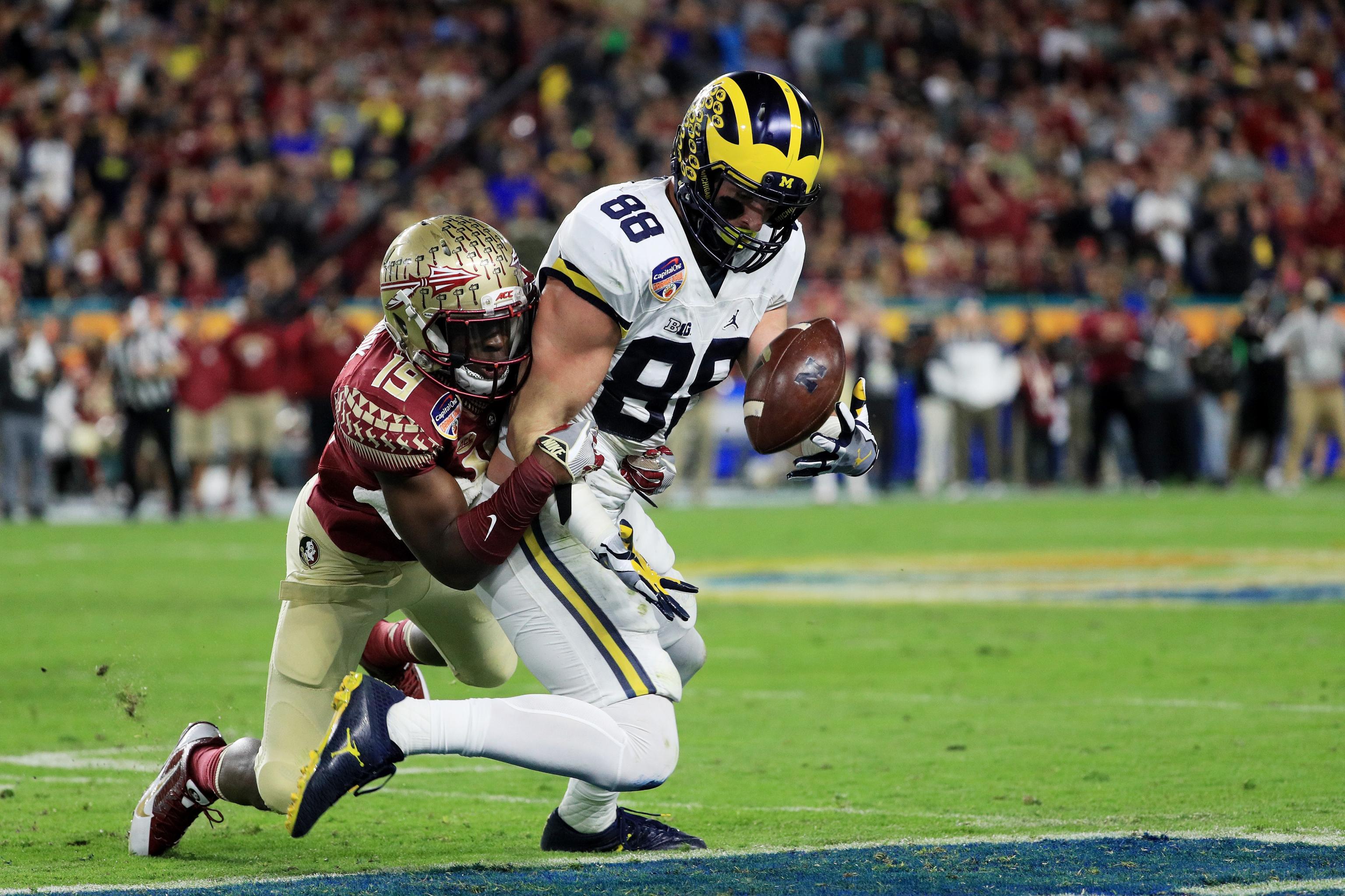 Ex-Wolverine Jake Butt goes through first padded practice since injury