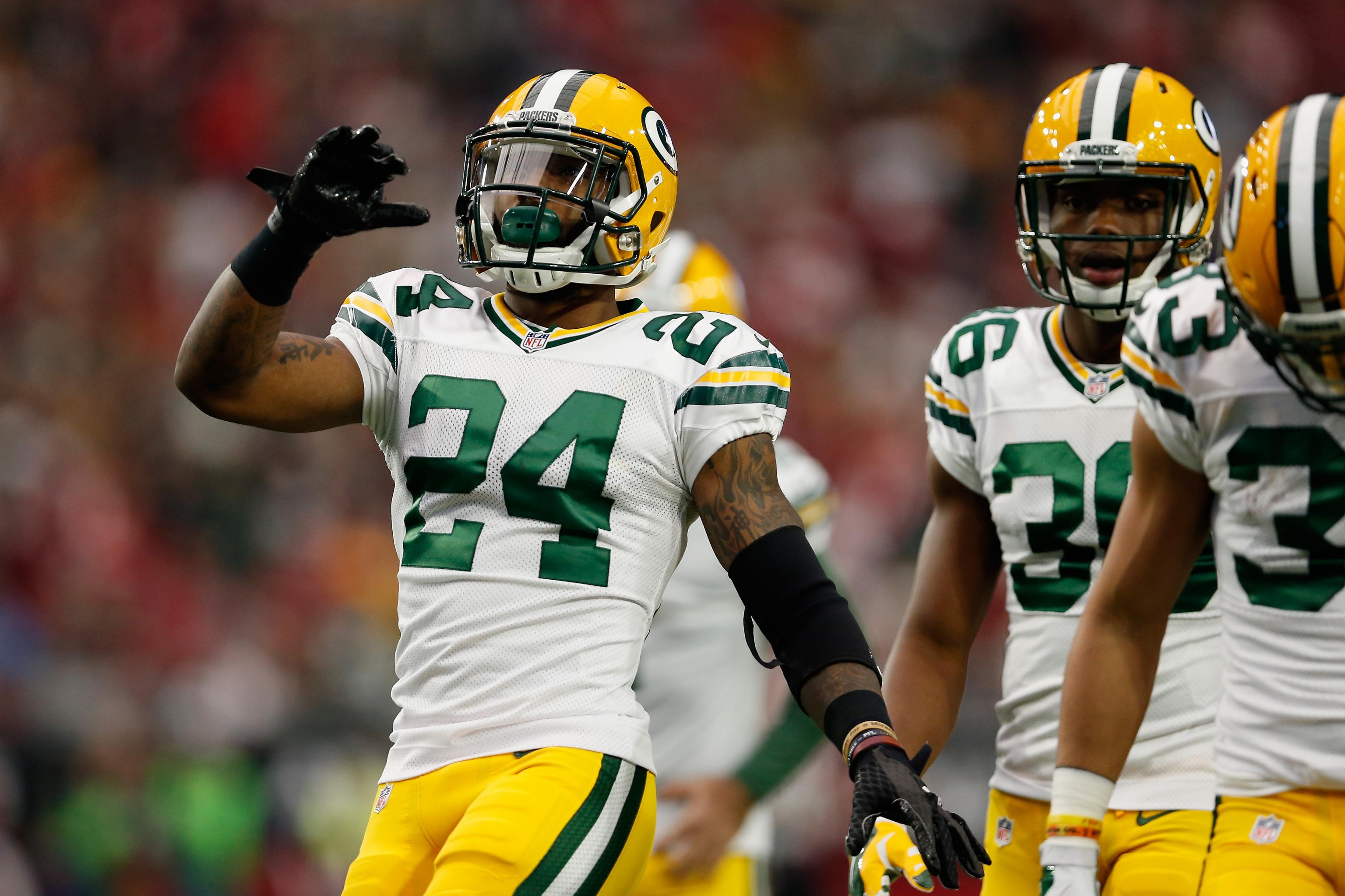 Packers cornerback Quinten Rollins taken to hospital with neck injury 