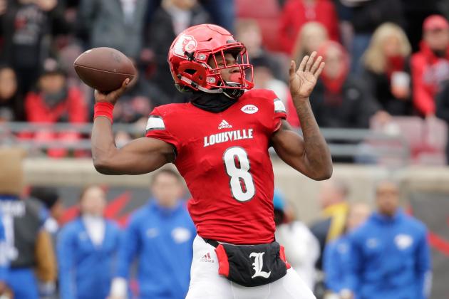 LOUISVILLE, KY - NOVEMBER 26:  Lamar Jackson #8 of the Louisville Cardinals throws a pass during the game against the Kentucky Wildcats at Papa John's Cardinal Stadium on November 26, 2016 in Louisville, Kentucky.  (Photo by Andy Lyons/Getty Images)