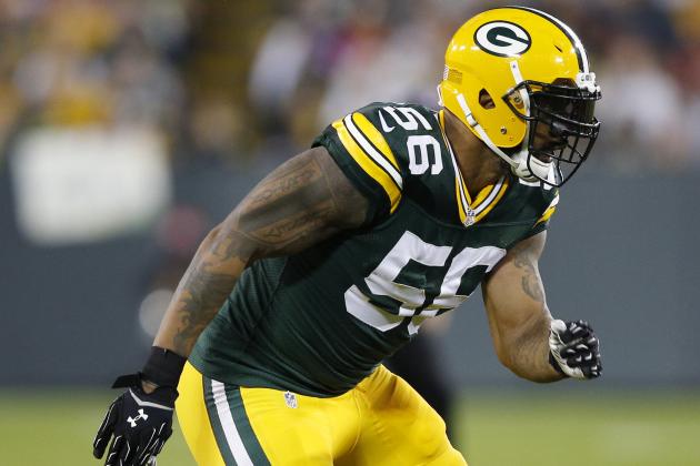 GREEN BAY, WI - SEPTEMBER 28: Julius Peppers #56 of the Green Bay Packers in action against the Kansas City Chiefs during a game at Lambeau Field on September 28, 2015 in Green Bay, Wisconsin. The Packers defeated the Chiefs 38-28. (Photo by Joe Robbins/Getty Images)