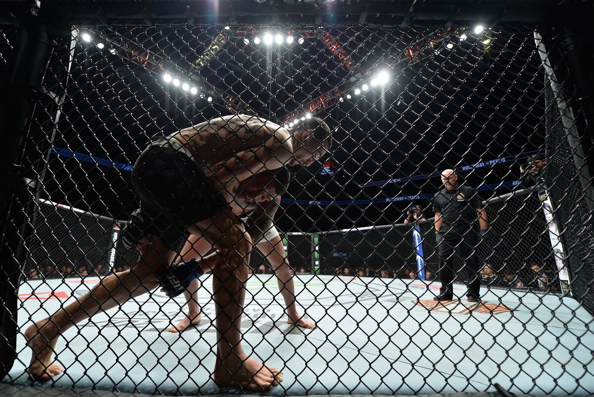 MMA Fighter Chokes Opponent Unconscious but Loses Fight Due to Inept