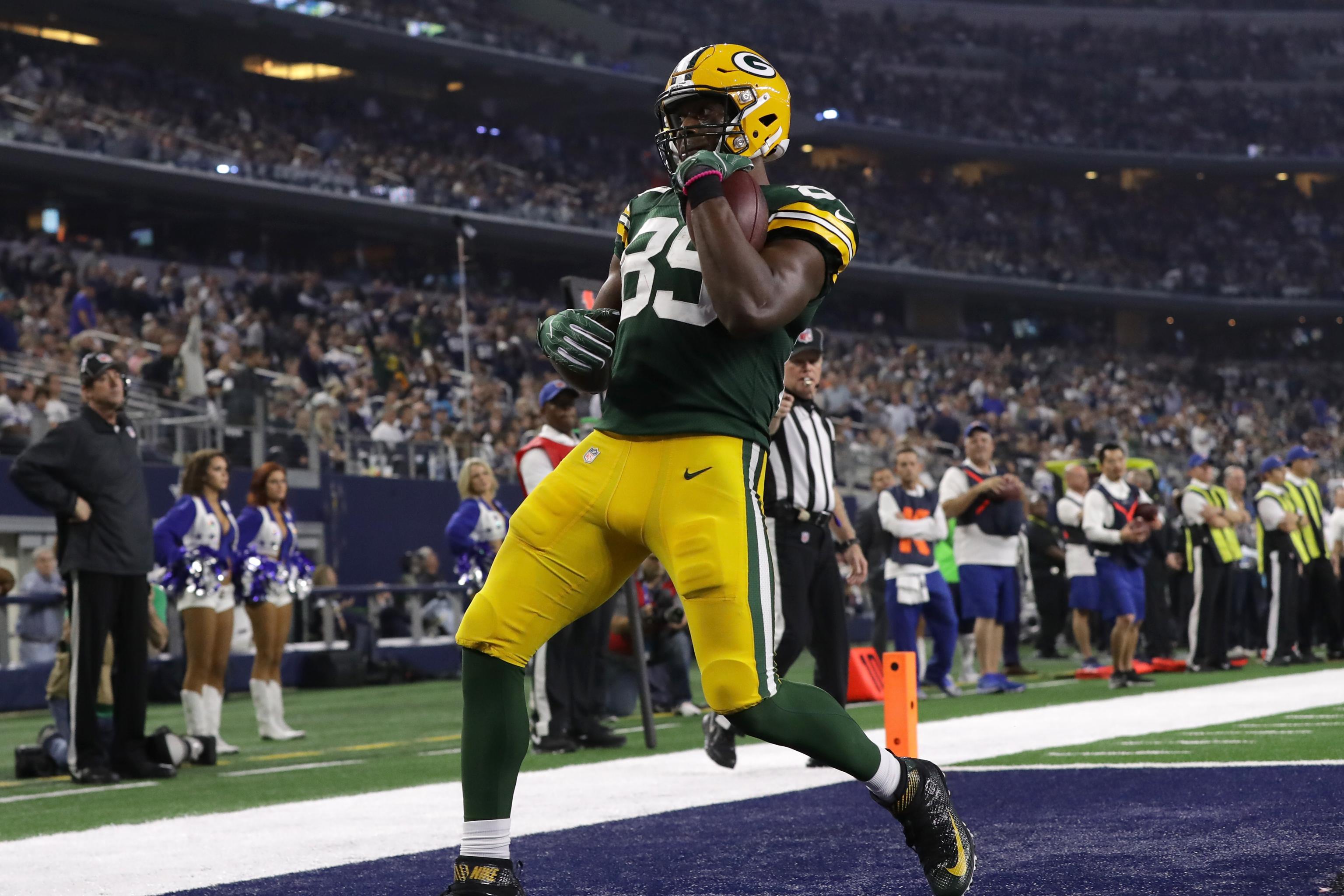 Green Bay Packers tight end JARED COOK makes a leaping catch