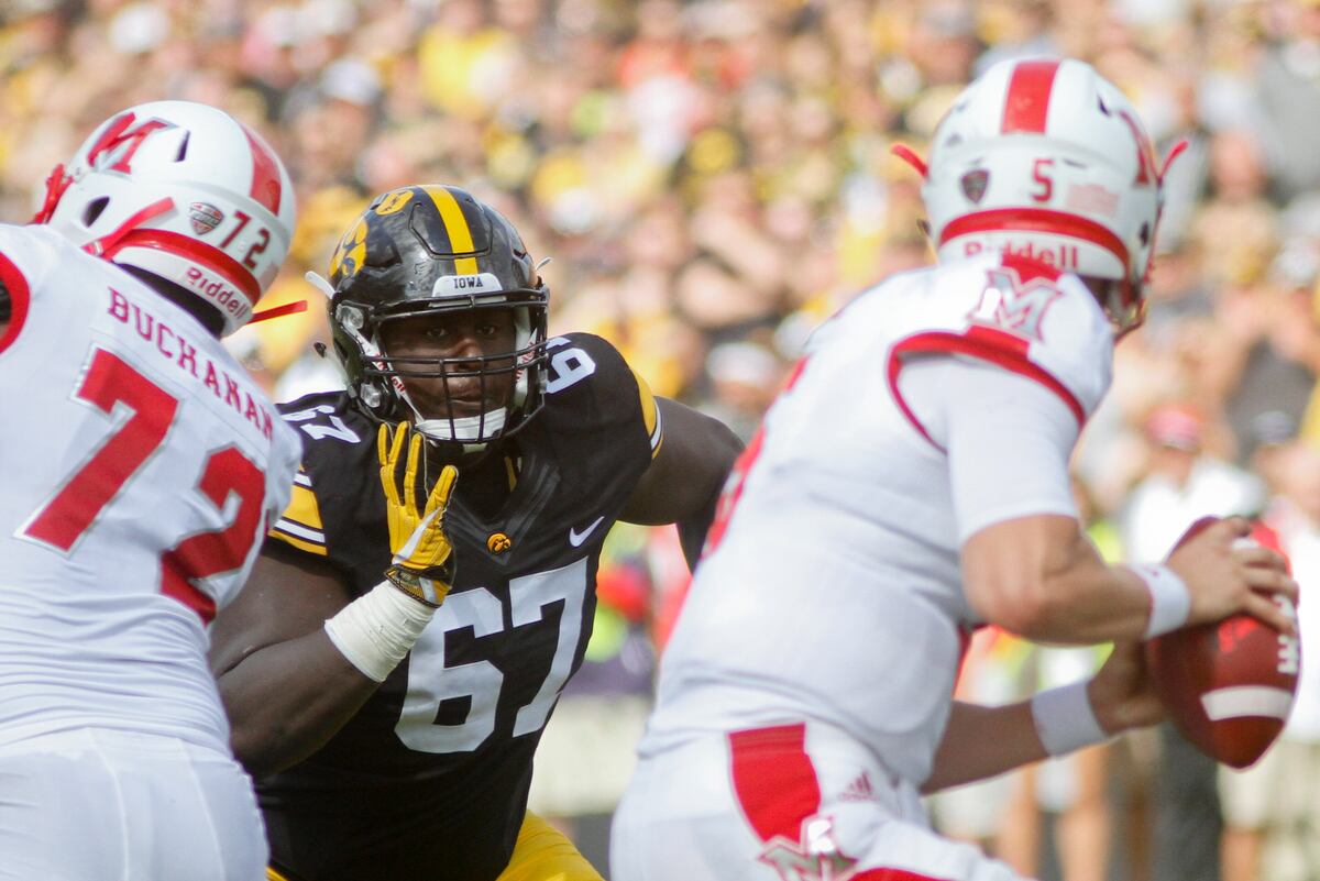 B/R CFB 150 Top 21 Defensive Tackles News, Scores, Highlights, Stats