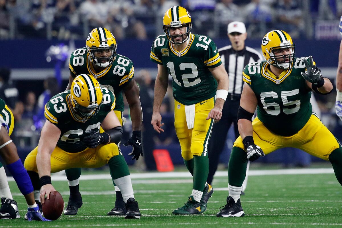 Aaron Rodgers 1st QB to Throw for 350+ Yards in Consecutive Postseason