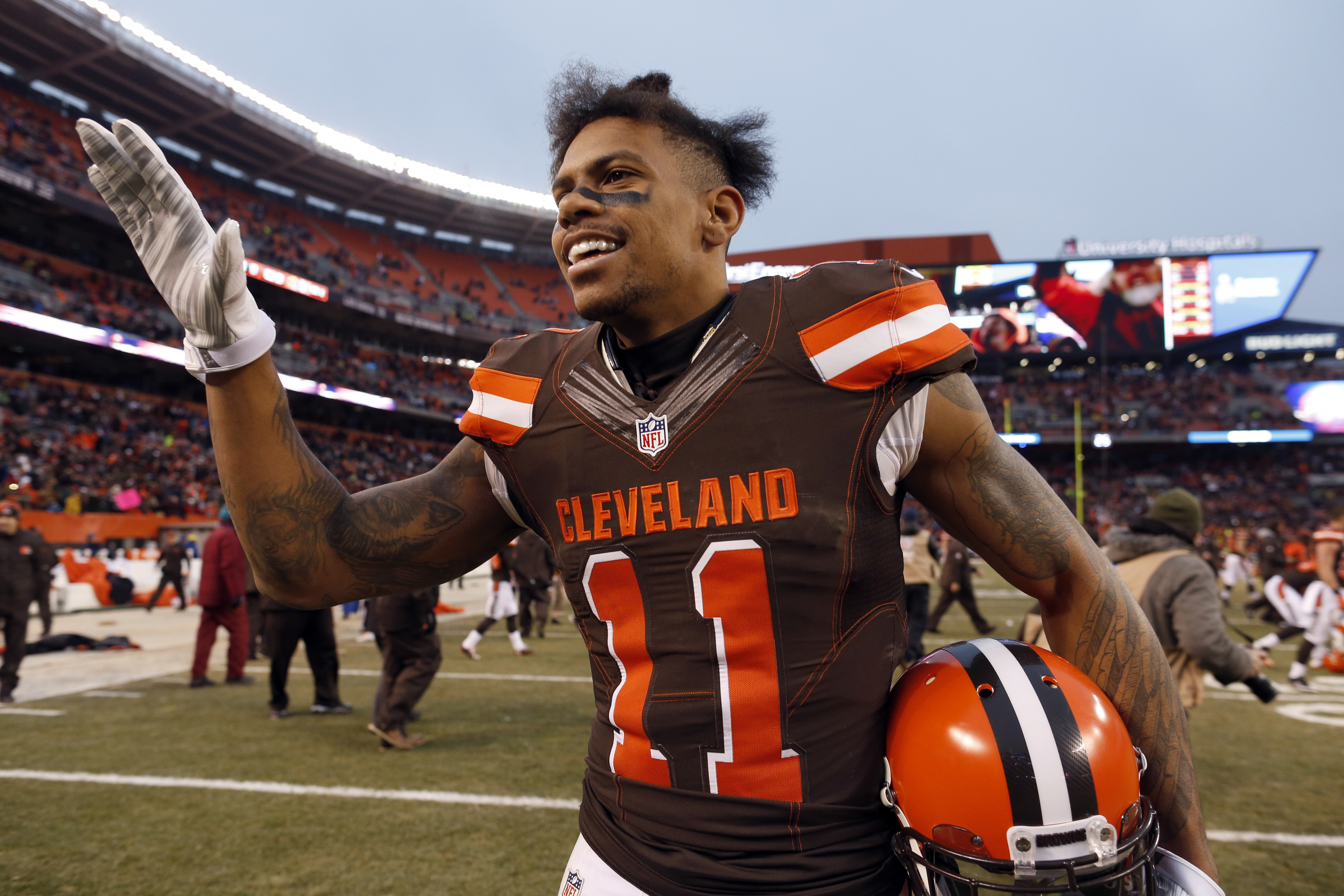 Several Browns Players Change Jersey Numbers, Including WR Terrelle Pryor  to No. 17 - Dawgs By Nature